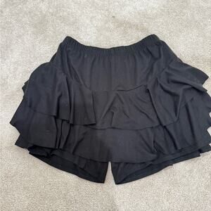 Cheryl's Kids Black ruffled skort, size L